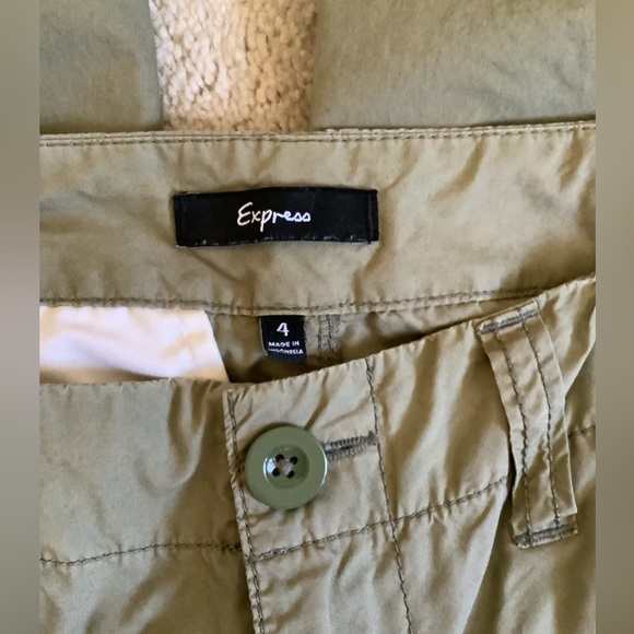 Express Green Cargo Capris - Picture 3 of 4
